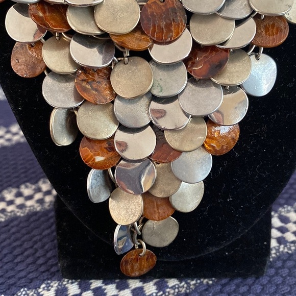 Chico’s silver and shell waterfall‎ bib collar Statement necklace - Picture 2 of 5